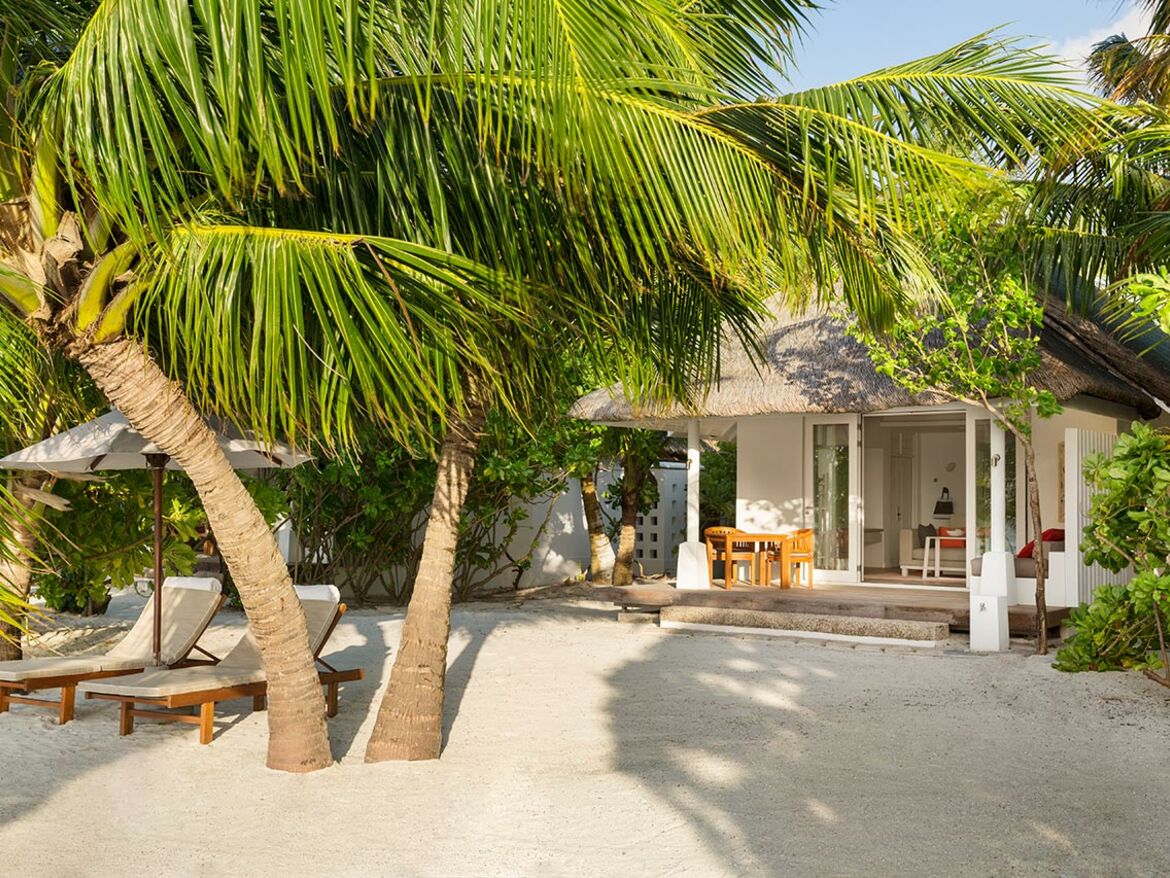 lux malediven zimmer beach villa terrasse