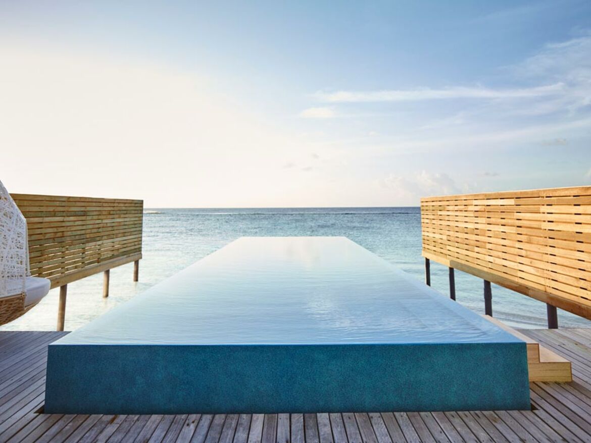 lux malediven zimmer water villa pool