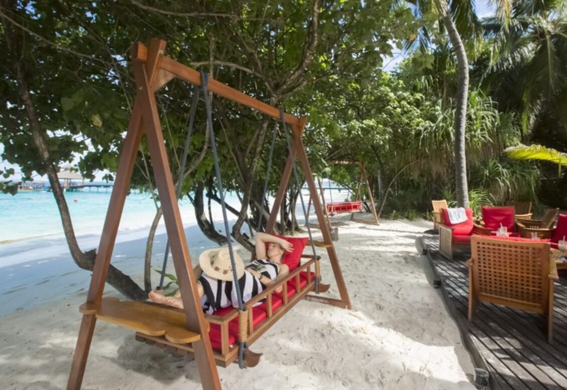 Reethi Beach Resort lounge