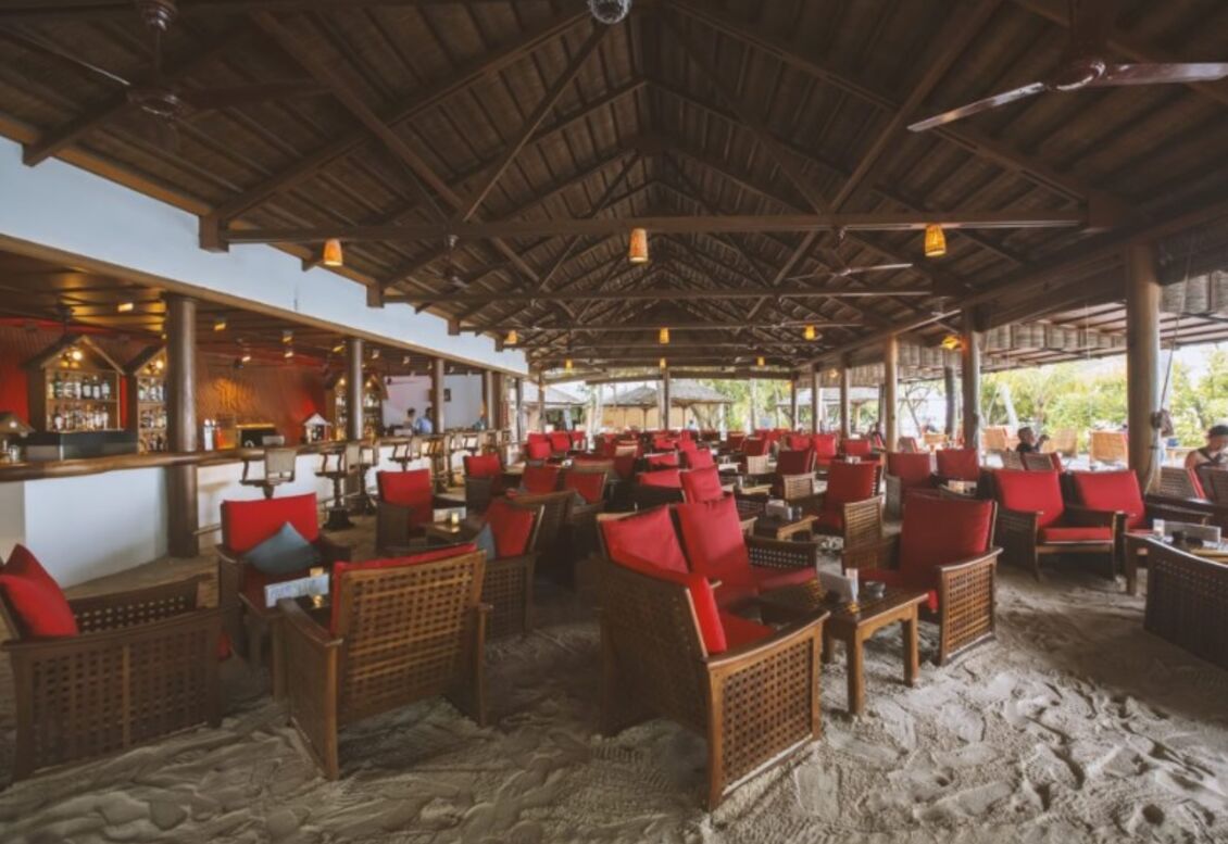 Reethi Beach Resort restaurant 2
